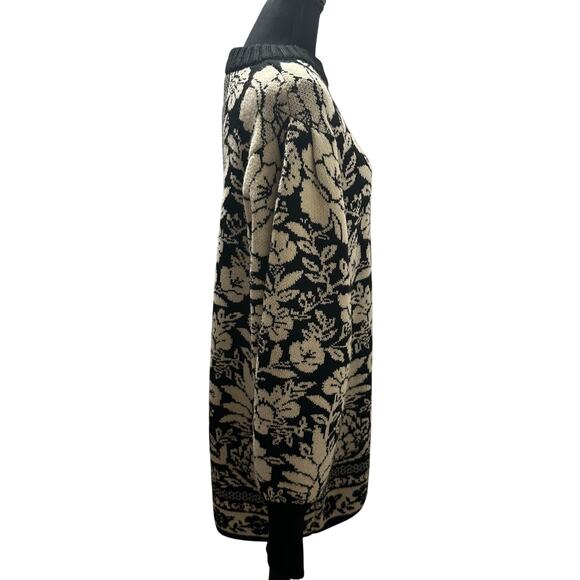 Farm Rio - Pineapple Garden Mini Knit
Dress - Large - Picture 8 of 12